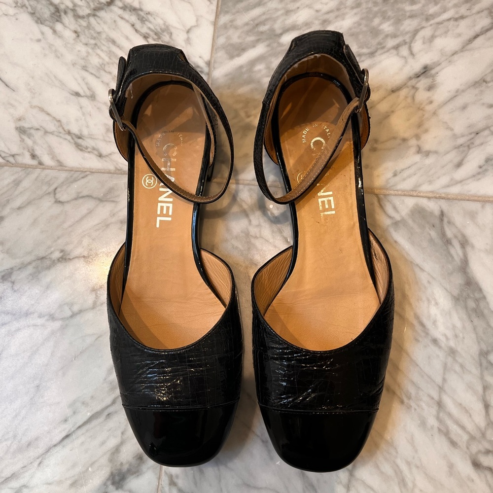 CHANEL black patent leather flats with ankle strap, size 37.5